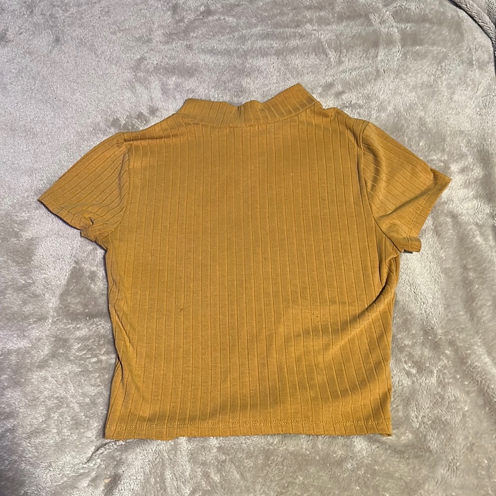 Its is a deep yellow and its a medium from bozzolo